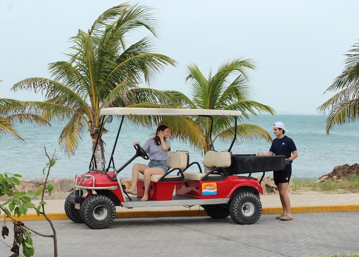 RentadoraIsla 4 person car with box